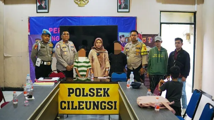 Dua anak kabur dari pesantren di Tangsel dipulangkan ke orang tua di Bogor oleh polisi.