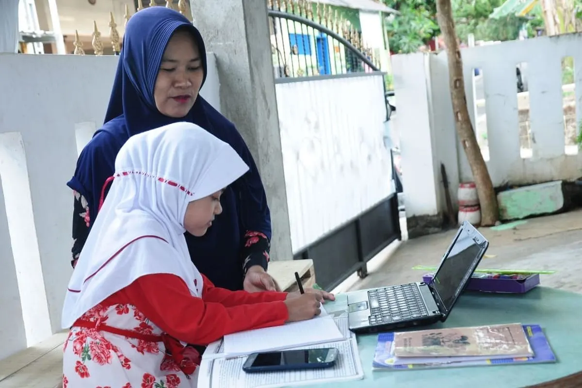 ilustrari kegiatan pembelajaran jarak jauh di tangsel