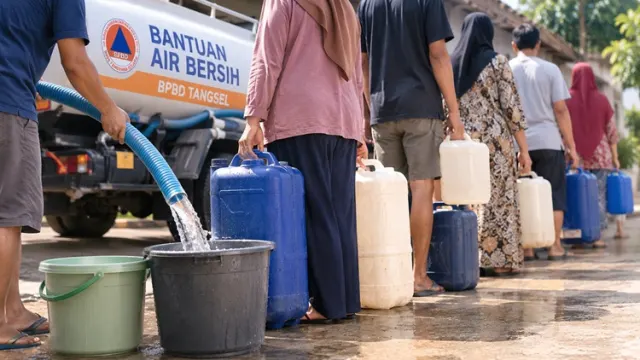 Tiga Bulan Kekeringan, Warga Tangsel Kini Andalkan Kiriman Air Bersih